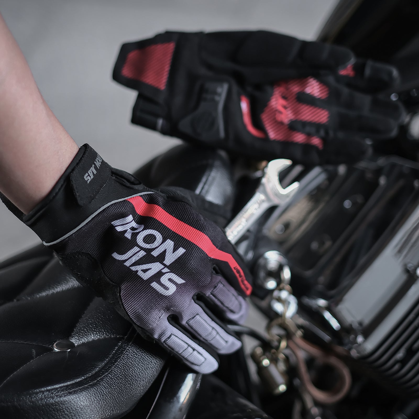 Mesh store bike gloves